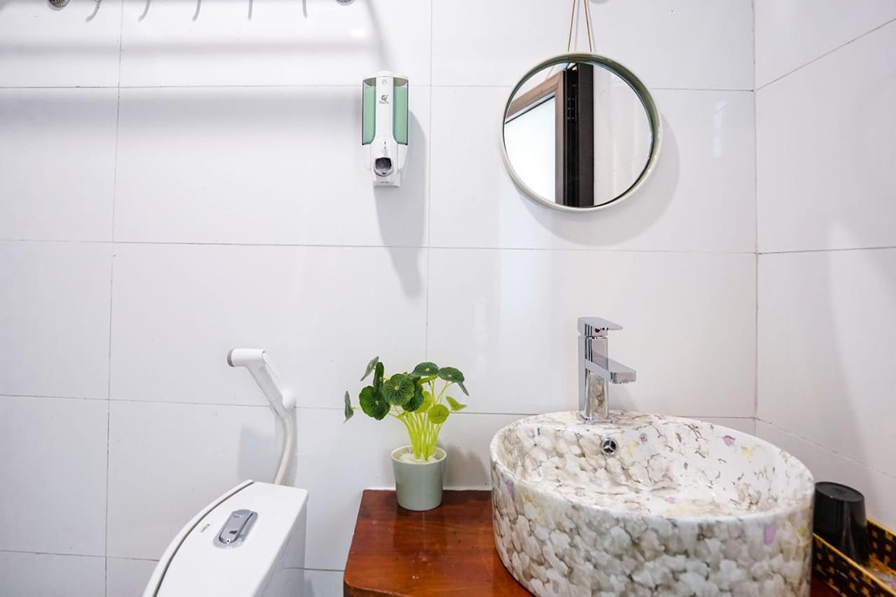 Almor Hostel With Pool In Right Center 하롱 외부 사진